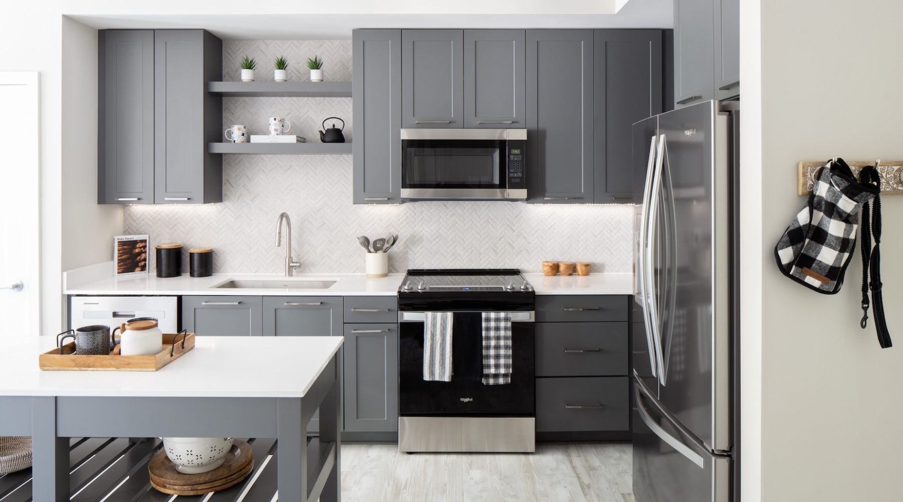 High-end Design & Simple Opulent Touches High-end Design & Simple Opulent Touches